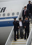 “紅色通緝令”2號嫌犯  李華波被遣返回國