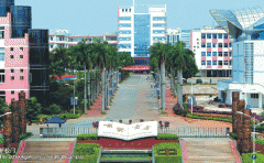 名校海南華僑中學(xué)兩任校長“前腐后繼”