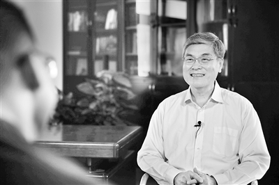 圖為潘云鶴接受本報專訪。 本報記者 齊學(xué)家 攝