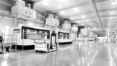 圖為位于寧夏銀川的世界首個(gè)萬噸級(jí)鑄造3D打印成型智能工廠車間內(nèi)景。 （資料圖片）