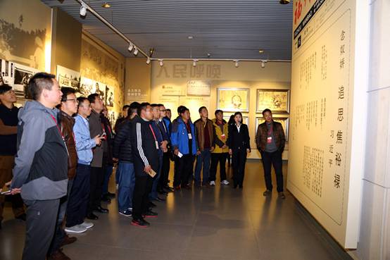 參觀焦裕祿事跡展館,寫盡黨的好干部焦裕祿的為民情懷與英雄本色,雖然焦裕祿同志已離開我們53年,但焦裕祿精神是我們黨永遠(yuǎn)的榜樣力量和寶貴財(cái)富,廉政教育