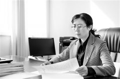 柔肩鐵膽懲腐惡 記河南省淇縣縣委常委、縣紀委書記、縣監(jiān)委主任王希鳳