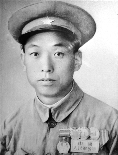 崔魁福像(資料照片)新華社發(fā)