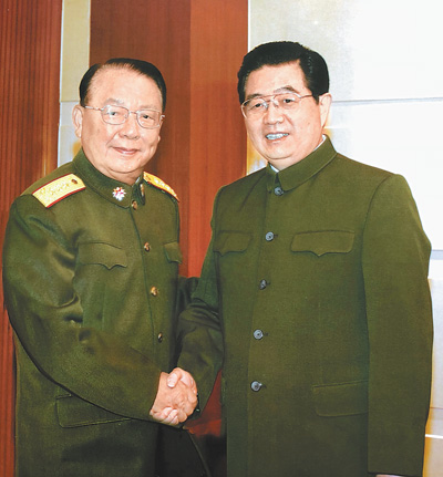 2008年3月，胡錦濤同志與趙南起同志在一起。 　　新華社發(fā)