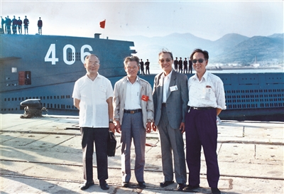 圖為第一代核潛艇工程四位總師合影（左起趙仁愷、彭士祿、黃緯祿、黃旭華）。 （中核集團(tuán)供圖）