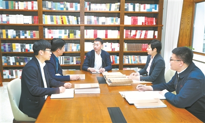 扣緊自我約束“風(fēng)紀(jì)扣”