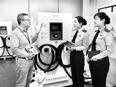 堅(jiān)持“三不”一體推進(jìn)方針?lè)铰?></div>

                            </a>

                        </li>

                        

                        <li id=