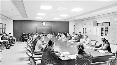 著力構(gòu)建全方位干部監(jiān)督體系