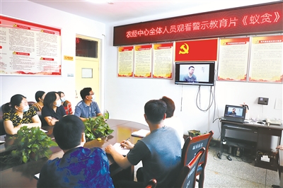 會計55次挪用公款837萬余元 監(jiān)管人員失職瀆職